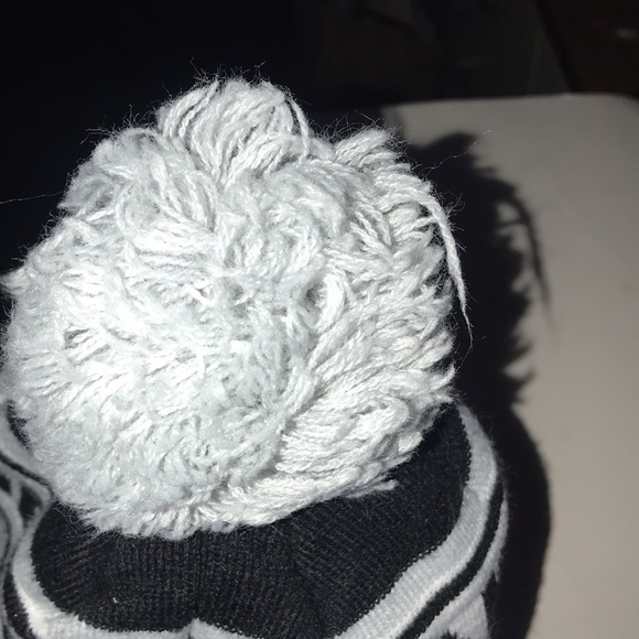 Kids NFL Raiders Beanie Hat - Picture 5 of 7